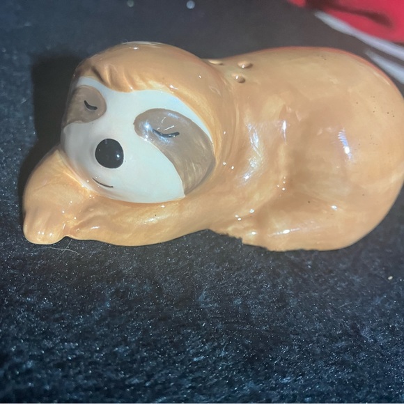 SLOTHS 🦥 STACKABLE SALT & PEPPER 🌶️ SHAKERS - Picture 6 of 7